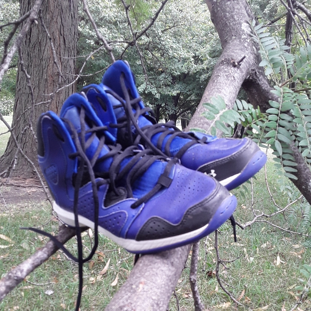 Under Armour sneakers youth size 6